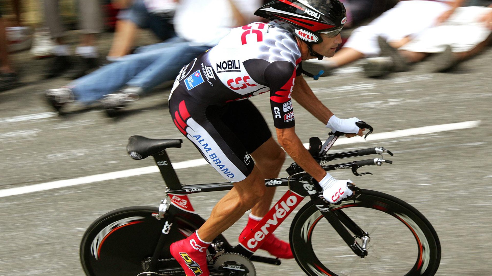 法甲华丽突破:速度与技巧的完美融合