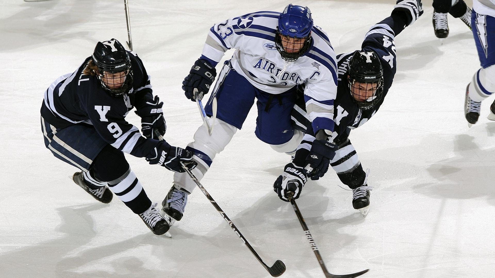 米兰双雄奋勇拼搏，意甲争冠局势紧张